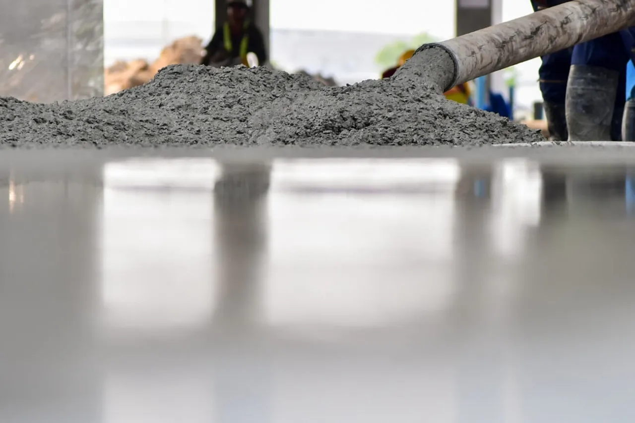 Co to jest zaprawa sucha i jak wykorzystać jej zalety w budownictwie