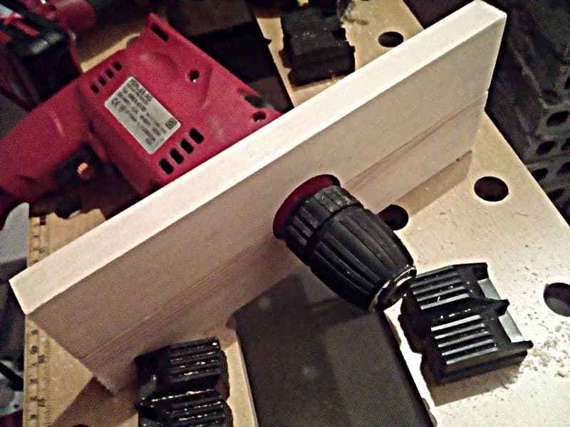 Jak zrobić tokarkę do drewna z wiertarki - prosty sposób na DIY