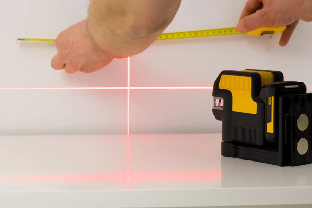 Jak używać poziomicy – uniknij najczęstszych błędów i osiągnij perfekcję