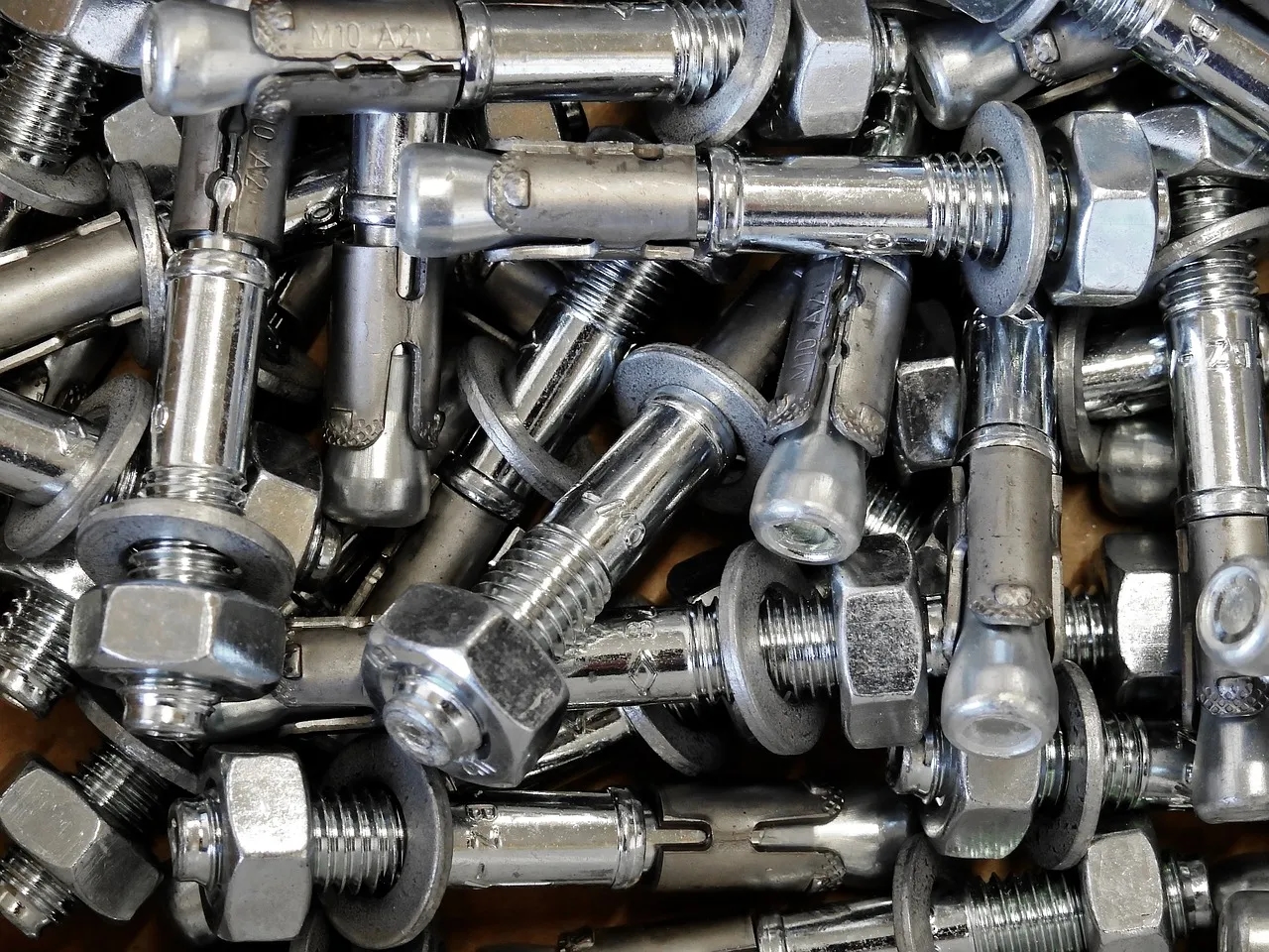 Kotwy w budownictwie: Klucz do stabilności i bezpieczeństwa konstrukcji