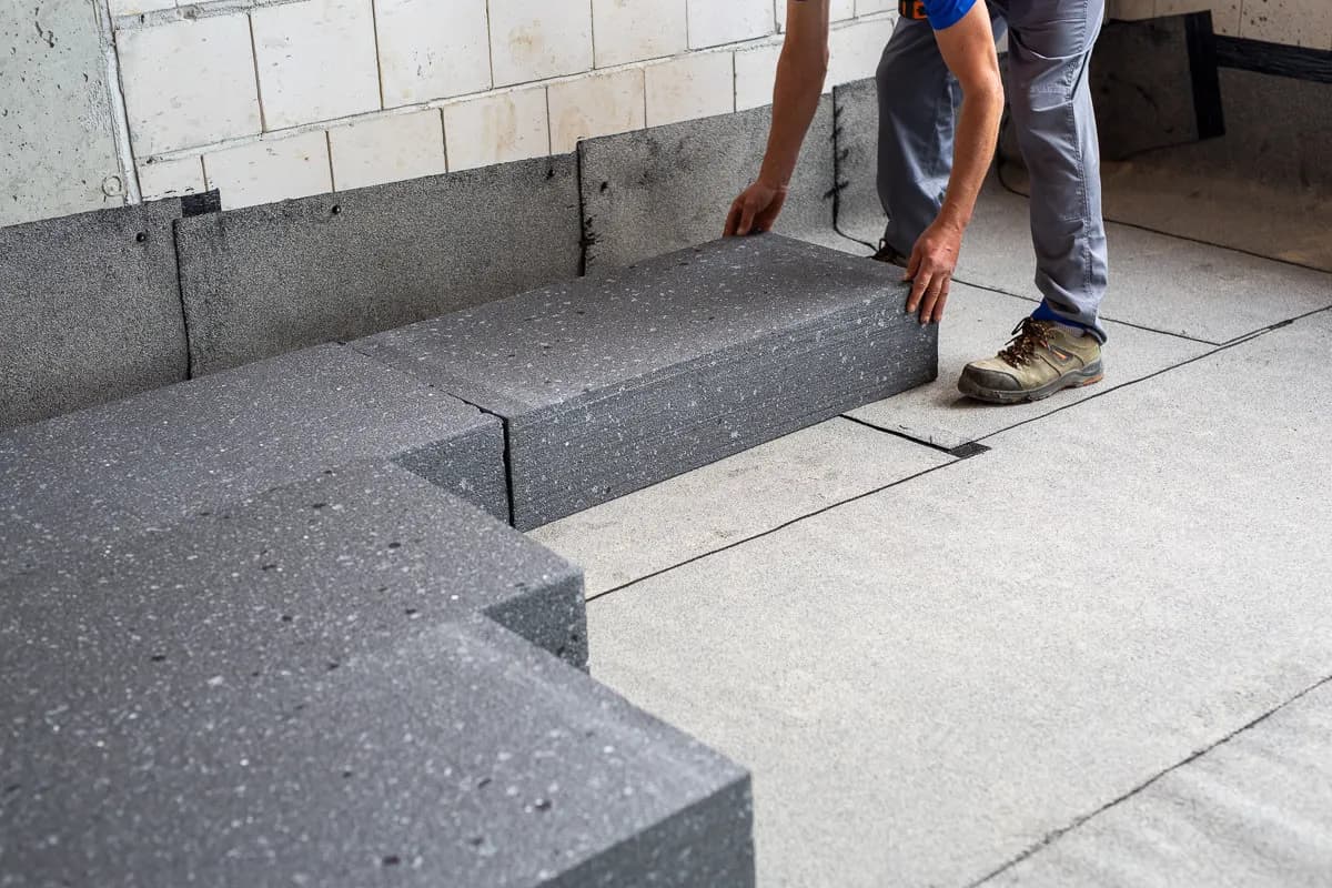 Ile cm styropianu na podłogę pod ogrzewanie podłogowe - uniknij błędów w wyborze