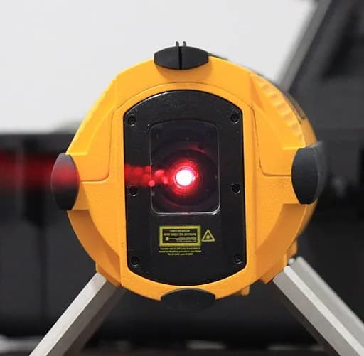 Poziomica laserowa Stanley czy Bosch - która jest lepsza dla Ciebie?