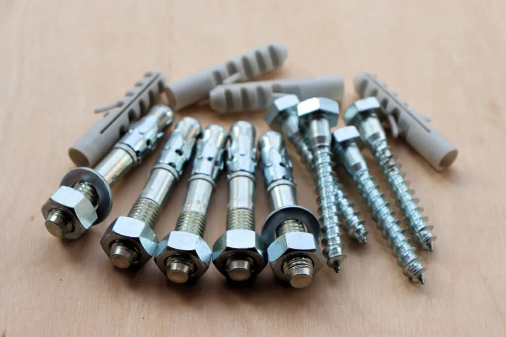 Czas wiązania kotwy chemicznej: Jak uniknąć błędów w montażu